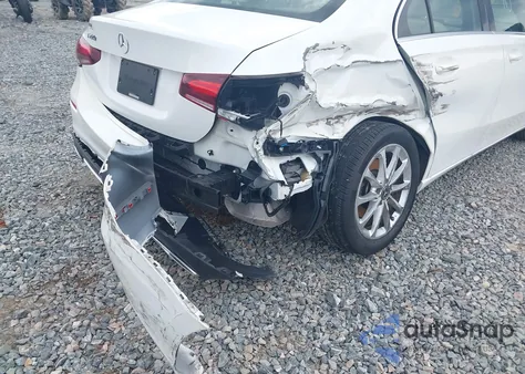 2019 Mercedes-Benz A 220 z USA, uszkodzony, nr VIN WDD3G4EB4KW023751